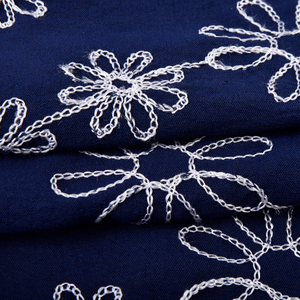 Tissu en polyester 100% doux et lisse, à motif floral, tissé et brodé, pour robe de femme, fabrication ODM/OEM CEY - Product Image 2