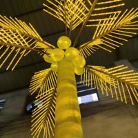 Weihnachts-Halloween-Landschaft dekorative Beleuchtung Warm weißes LED-Licht Straßen park im Freien mit Palmen-und Kokosnuss bäumen