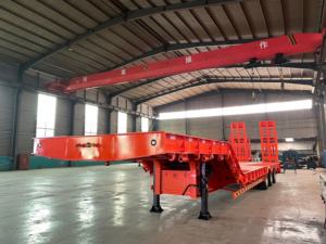 Remolque de plataforma baja de tres ejes para fabricantes, remolque hidráulico para camiones con escalera, semirremolque de acero en venta con valla reemplazable - Product Image 4