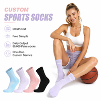 Chaussettes de sport professionnelles ODM pour jeunes et adultes, couleur unie, haute adhérence, antidérapantes, en coton peigné tricoté, écologiques, séchage rapide