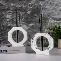 Ensemble diffuseur de roseau en forme artistique décor de parfum de maison texturé plâtre de forme personnalisée essentielle d'aromathérapie de longue durée