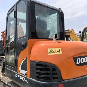 รถขุดมือสอง Doosan DX60-9C ขนาด 6 ตัน ยี่ห้อเกาหลี เครื่องยนต์ Isuzu แท้ เหมาะสำหรับงานขุดในพื้นที่แคบ - Product Image 3