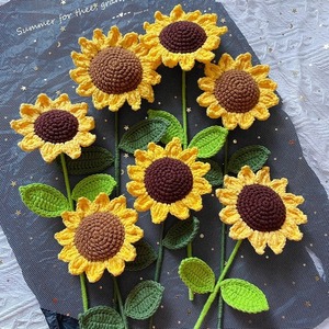 Ramo de Girasoles de Flores Artificiales de Ganchillo Hechas a Mano, Decoración Floral, Regalo - Product Image 2