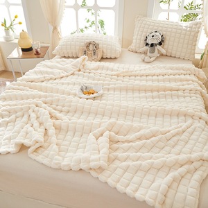 Vente chaude moderne doux 100% Polyester hôtel literie couleur unie bulle flanelle tricoté anti-boulochage quatre saisons jeter couverture - Product Image 1