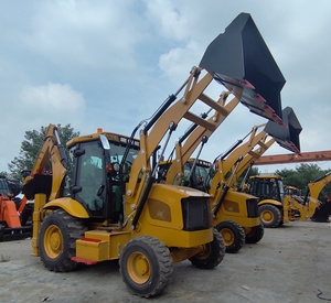 Retroexcavadora CAT 420F Amarilla con Motor, Cucharón Delantero de 8000 kg y Brazo de Excavación Trasero para Uso en Construcción - Product Image 5