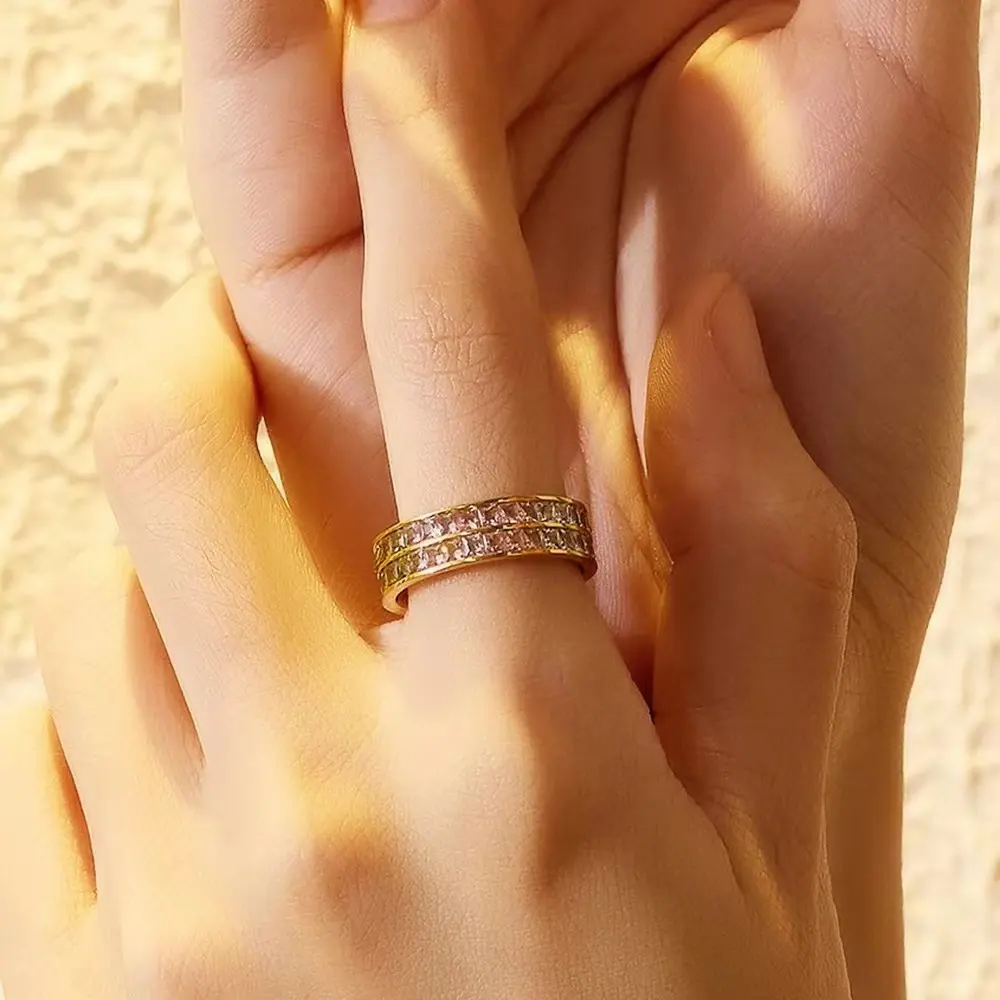 Nuovo Design all'ingrosso di lusso 18K placcato in oro braccialetto in acciaio inox colorato zircone quadrato impermeabile alla moda anelli per le donne