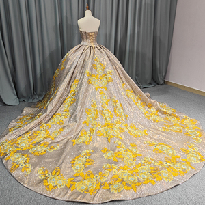 Robe de bal de luxe jaune doré avec appliques en dentelle et décolleté cœur, modèle 6642 - Product Image 6