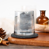 Gloway Vente en gros Dessous de verre carré en vrac de 4 "naturel fait à la main avec cœur en pierre noire Dessous de verre rond en ardoise pour bar à boissons