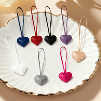 Op maat gemaakte modekleurige PU lederen hartvormige hangtags, gegraveerde tas-hanger, sleutelhanger, ornament, polsbandje, schattige, milieuvriendelijke charmes