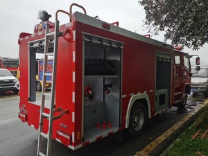 Camión de Bomberos DongFeng 4x2 con Espuma, Vehículo Contra Incendios con 5000L de Agua y Espuma - Product Image 6