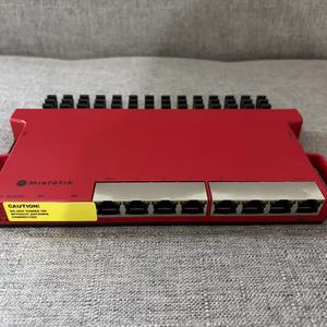 Router WiFi6 Gigabit de 8 Puertos L009UiGS-2HaxD-IN, 2.4GHz 2x2, 2.5G SFP, RouterBoard ARM de Doble Núcleo - Product Image 1