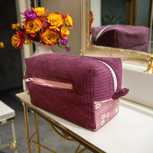 Pochette de maquillage en velours côtelé rose foncé personnalisée en gros, sac à cosmétiques portable écologique à fermeture éclair pour filles - Product Image 2