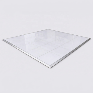 Piso de Madera Resistente a la Intemperie 4x4, Portátil para Exteriores, con Diseño a Cuadros Blanco y Marrón, para Bodas - Product Image 1