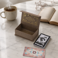 Jeu de cartes de tarot en plastique PVC/PET imperméable à l'eau avec coins arrondis, jeu de société familial/de fête, cartes holographiques et boîte cadeau