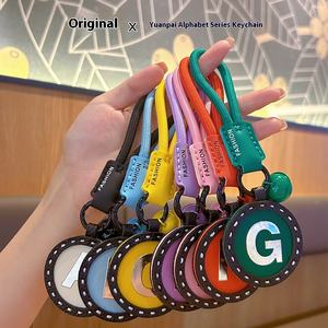 Logotipo personalizado de marca creativa pequeño llavero de cuero letra inglesa diseño láser bolsa colgante al por mayor pequeño regalo de productos básicos - Product Image 2