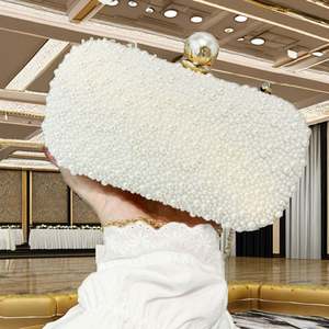 Bolso tipo pochette bohemio con perlas, estrellas y mariposas - Product Image 2