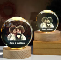 Table lumineuse 3D boule de cristal support de lampe changement de couleur figure personnalisée sculpté boule de cristal veilleuse pour Couple Souvenir cadeaux