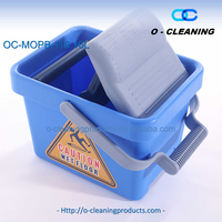 Ember Pel Lantai O-Cleaning Home 16L Plastik dengan Pedal, Gagang, dan Sistem Peras, Ember Peras Air Persegi Portabel Bebas Genggam