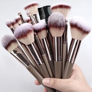 Ensemble de 15 pinceaux de maquillage professionnels avec sac pour le visage, les sourcils, les fards à paupières, le fond de teint - Cadeaux de Noël et de Thanksgiving - Product Image 3