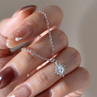 Collier pendentif mini soleil étoilé délicat, chaîne dorée avec zircon cubique étincelant, cadeau pour femme