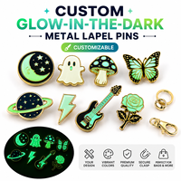Broches personnalisées lumineuses en émail, badges métalliques en émail souple, motifs punk, lune, fantôme, champignon, papillon, cadeau, vente en gros