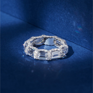 Anello in Oro Bianco con Diamante Taglio Smeraldo Colore D Naturale Gioiello di Fidanzamento per Donna - Product Image 3