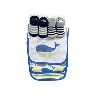 Neuestes Design Neugeborenen-Fütterungszubehör Mädchen Junge Lätzchen 3 Stück und Krabbelsocken für Babys 2 Paar Set für Puppen - Product Image 2