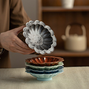 Assiette à dessert en céramique de style chinois, forme de fleur, en porcelaine, pour salon de thé, plateau à fruits, rétro, inspiré du Zen, plat à collation pour la maison - Product Image 1