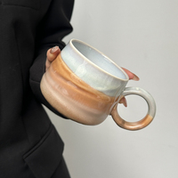 Tasse à café en céramique à glaçure dégradée effet four, avec grande poignée annulaire, tasse en poterie texturée ondulée pour la maison, souvenir ou cadeau