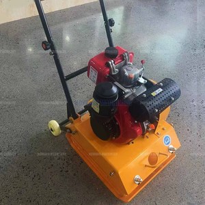 Compacteur à plaques vibrantes convivial équipé de poignées ergonomiques pour un fonctionnement confortable pendant les longues heures de travail - Product Image 5