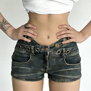 Shorts en jean taille basse Y2K pour femme, coupe irrégulière, taille en V métallique, style vintage sexy - Product Image 3