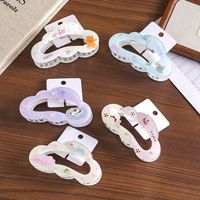 MUJU D404 Pinces à cheveux en acrylique en forme de nuage de 10,5 cm, 42g, imprimé dessin animé, pinces à mâchoires arquées, logo personnalisé, carte code-barres, prêt à la vente au détail, usage quotidien