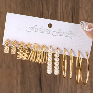 Parures de bijoux fantaisie tendance, 6 paires de boucles d'oreilles en alliage plaqué or avec perles d'imitation, style vintage pour femmes, pour les soirées - Product Image 3
