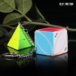 Qiyi Magic Cube Pyramid Mini porte-clés, jouet de puzzle coloré irrégulier pour adolescents de 8 à 13 ans, unisexe, en plastique ABS - Product Image 3