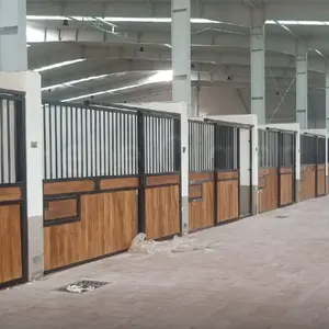 Pré-produire un embarquement moderne en bois de bambou pour cheval Stable de soudage équestre pour cheval Stable Fabricant