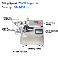 Machine de remplissage et de bouchage automatique de poches souples de petite taille pour jus, liquides et sauces