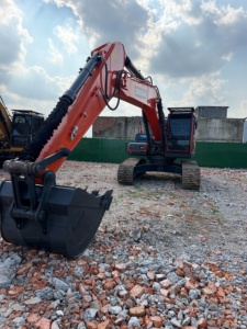 รถขุดตีนตะขาบ Doosan DX225LCA มือสองสภาพ 98% พร้อมเครื่องยนต์เดิม 22 ตัน สภาพดี ขาย - Product Image 3
