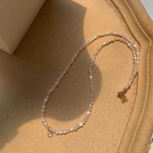 Collar de Perlas Barrocas Ultrafinas con Cadena Elegante para Clavícula, Diseño de Lujo Exclusivo para Socialites - Product Image 1