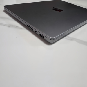 Portátil de Segunda Mano Modelo 2021 de 14.3 Pulgadas A2442 M1, Computación de Alto Rendimiento, SSD, 16 GB de RAM, Pantalla de 120 Hz, 11 Horas de Batería - Product Image 4
