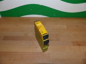 Plc <span class=keywords><strong>S22</strong></span> C 24vdc 2x3 N/O 1 N/C N° d'identification : 751132 Voir les photos pour la garantie du produit - Product Image 1