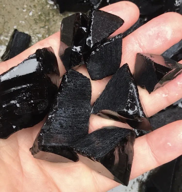 Toptan doğal ham siyah obsidyen kuvars kaba kaya kristal taşlar dekorasyon için