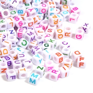Venta al por Mayor de <span class=keywords><strong>Cuentas</strong></span> Acrílicas Cuadradas de 6x6mm <span class=keywords><strong>con</strong></span> <span class=keywords><strong>Letras</strong></span> Individuales, Base Blanca, 26 <span class=keywords><strong>Letras</strong></span> Coloridas <span class=keywords><strong>para</strong></span> Hacer <span class=keywords><strong>Pulseras</strong></span>, Accesorios Pequeños - Product Image 3