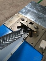 Machine d'installation pneumatique pour codes d'angle de conduits d'air carrés CRAVAMENTO CANTO TDC