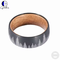 Gentdes Jewelry Bague dôme en carbure de tungstène noir de 8mm avec motif forêt intérieur baril de whisky insert en bois pour les fiançailles de mariage