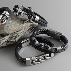 Pulsera de Cuero Trenzado Negro para Hombre con Cadena de Eslabones de Acero Inoxidable, Acabado Resistente al Óxido, Estilo Atemporal - Product Image 5