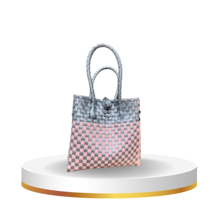 Vente en gros de sacs à main pour femmes tendance faits à la main en plastique de qualité supérieure en matériau recyclé rose motif Lurik marque Sembagi - Product Image 5