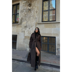 Abrigo Maxi de Cachemira Vitruca Marrón, Abrigo de Invierno Cálido y Minimalista para Mujer, Tejido de Manga Larga - Product Image 3