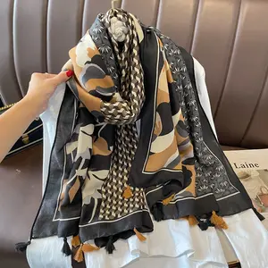Newest Design 2024 Spring Flower Printed Cotton Scarf Shawl For Women Bohemian Style Color Matching Scarves With Tassels Hijabs