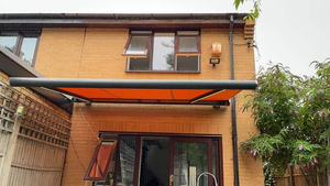 Auvent rétractable motorisé Global Supply, en aluminium, imperméable, pour patio, balcon et devantures de magasins - Product Image 2
