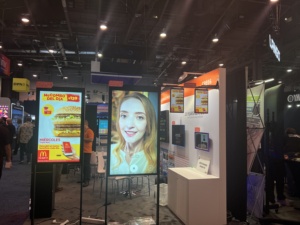 Ultra-Thin Bezel High Brightness Hanging Shop <strong>Window</strong> LCD Display Advertising <strong>Screen</strong> Double Sided <strong>Digital</strong> Signage Media Player - Product Image 4